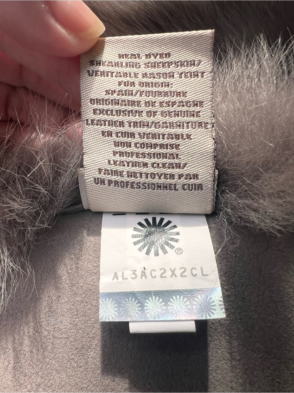 NWOT - UGG Real Dyed Shearling Shawl Wrap. OS - Picture 10 of 12